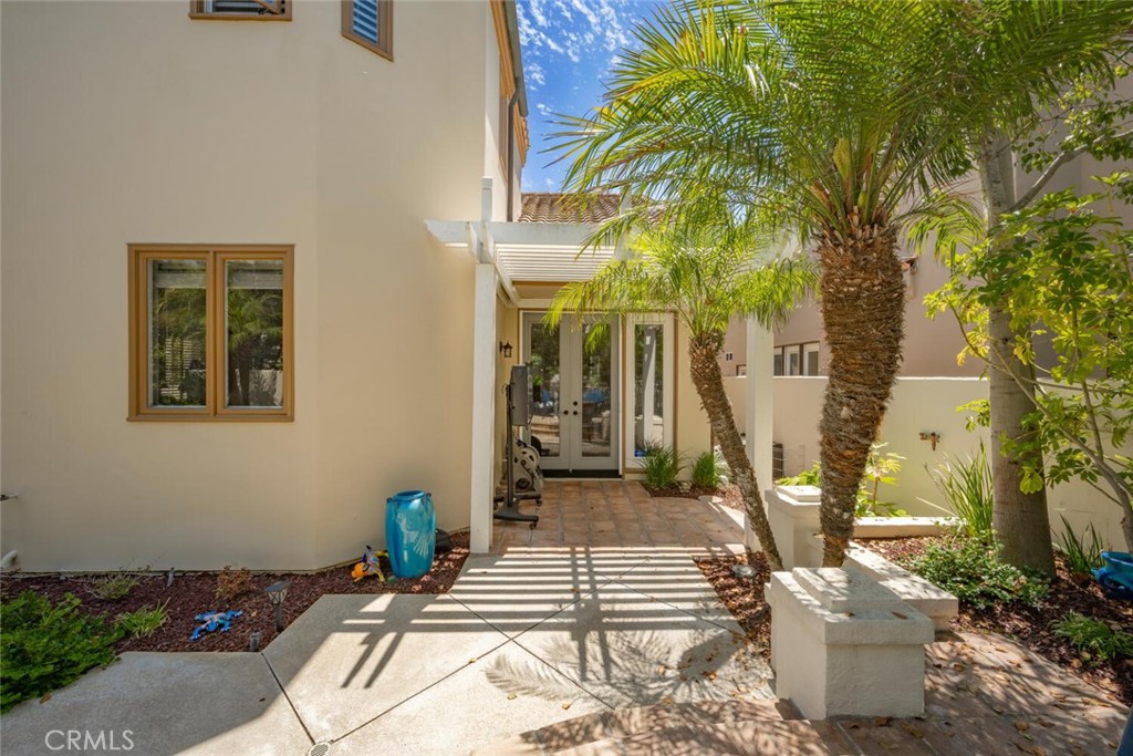 6546 Morningside Drive Huntington Beach, CA 92648 - Photo 18 of 74 a front view of a house