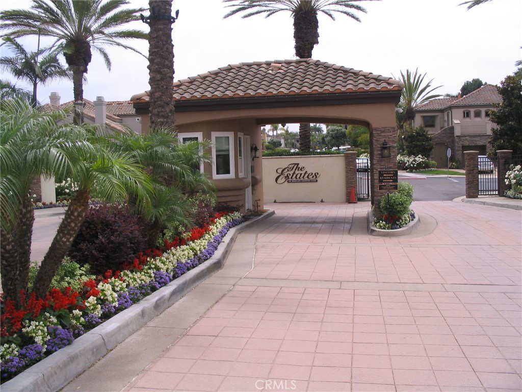 6546 Morningside Drive Huntington Beach, CA 92648 - Photo 5 of 74 a front view of a house with garden