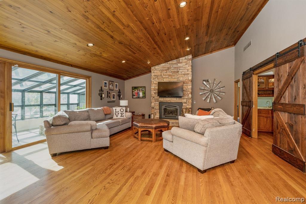 3965 Collins Road Oakland, MI 48363 - Photo 4 of 63