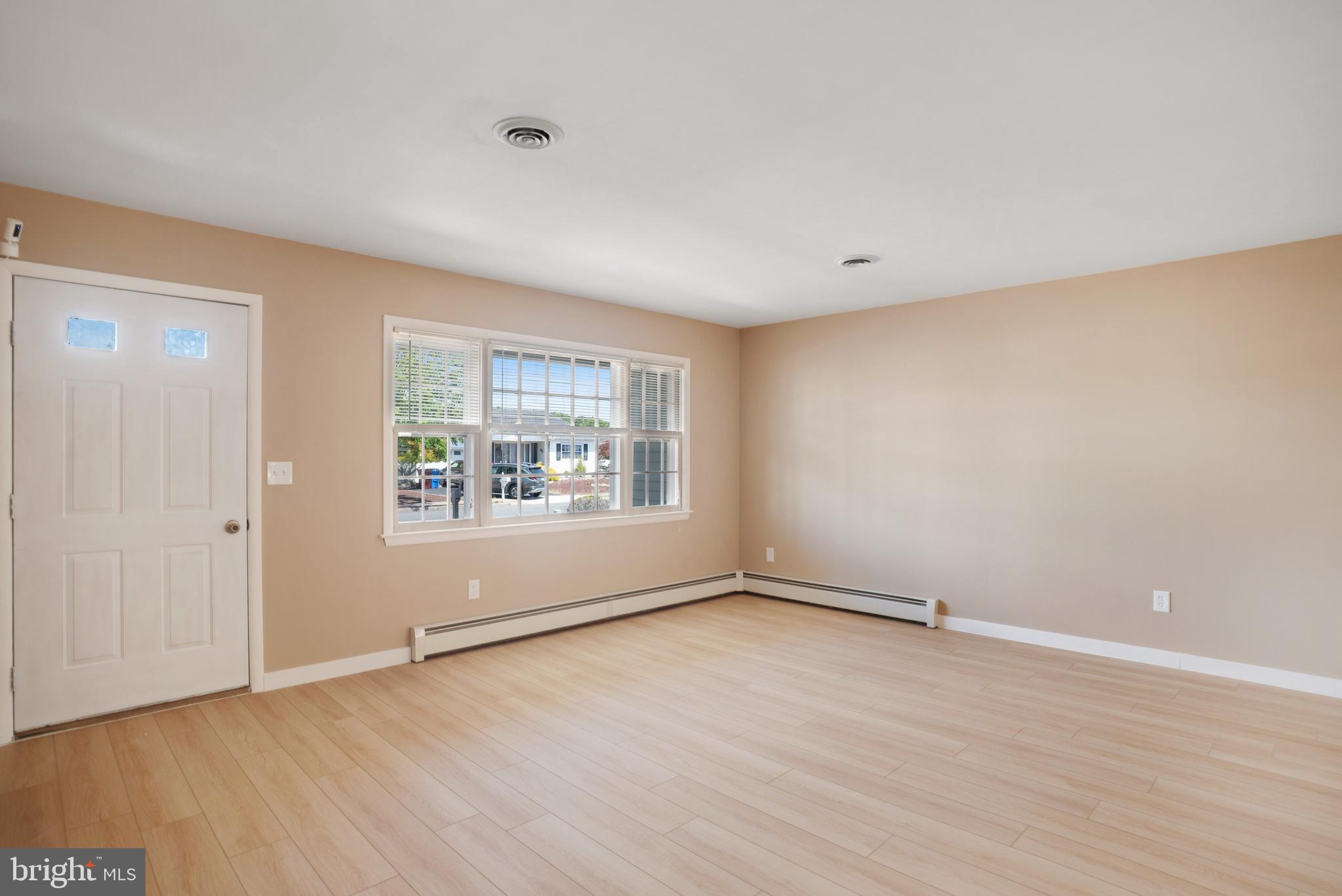 9 Norway Road Toms River, NJ 08757 - Photo 7 of 33 Living Room