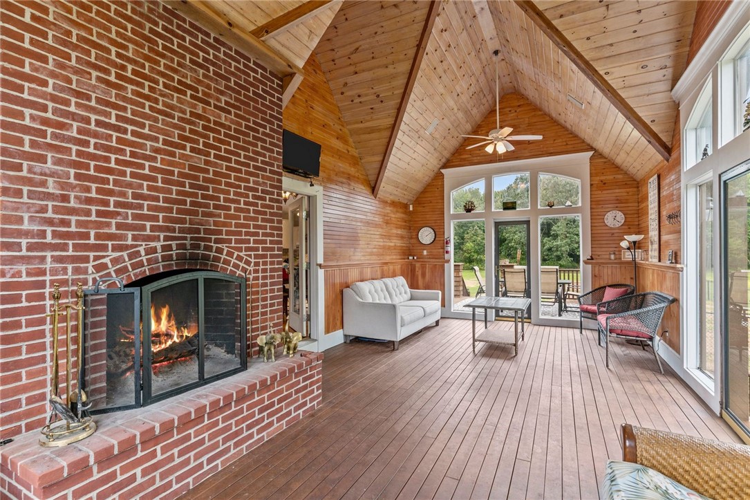 67 Serpentine Road Warren, RI 02885 - Photo 4 of 23 Gallery Image 4