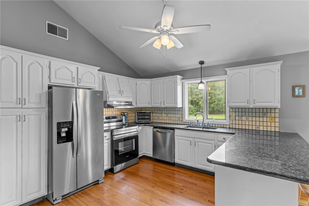 67 Serpentine Road Warren, RI 02885 - Photo 8 of 23 Gallery Image 8