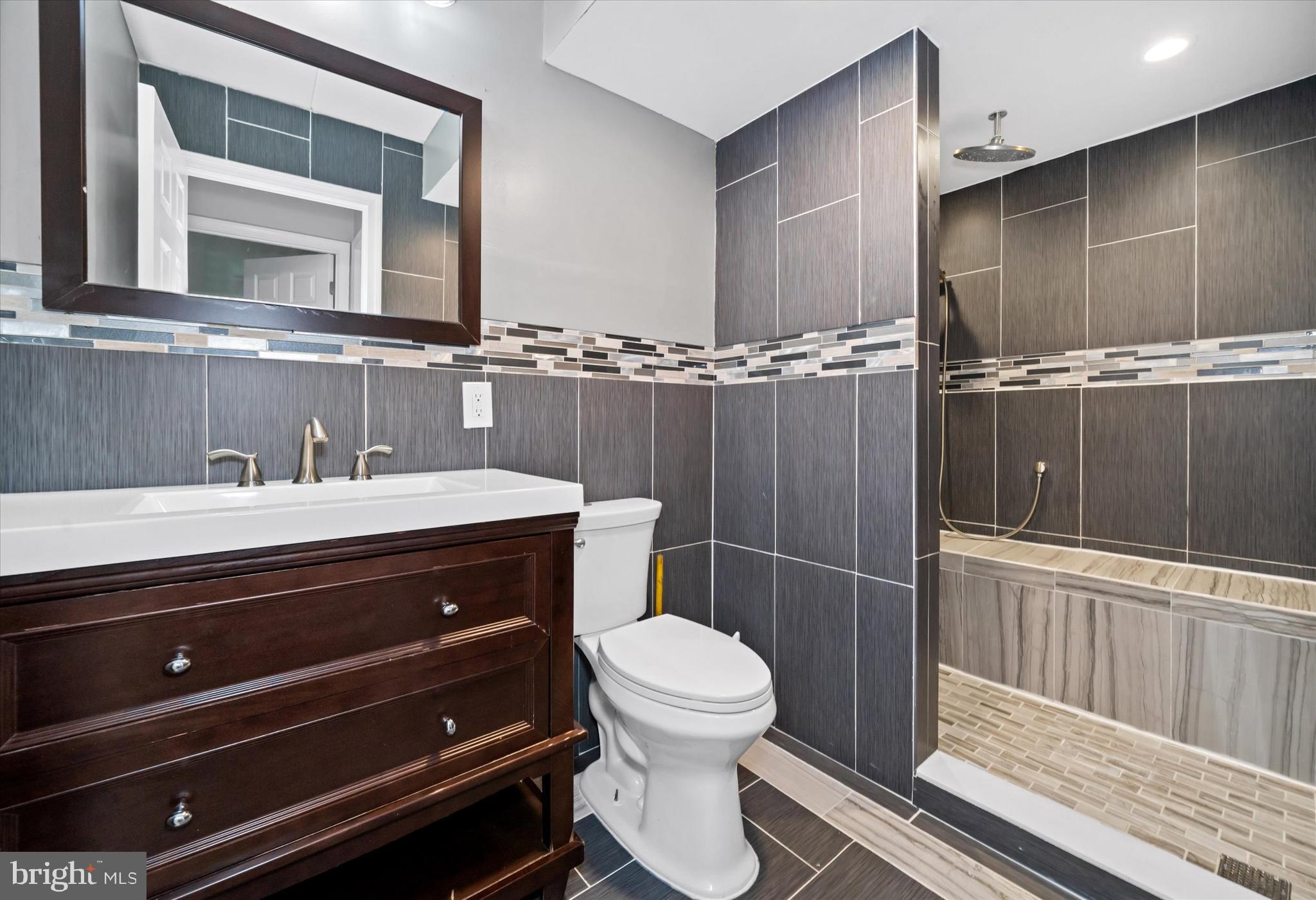 80 Welsh Tract Road, Unit G209 Newark, DE 19713 - Photo 21 of 26 a bathroom with a sink a toilet and shower