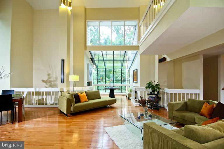 11673 Bennington Woods Road Reston, VA 20194 - Photo 16 of 30 Living Room