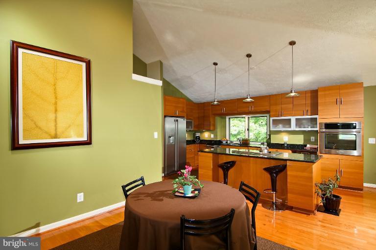 11673 Bennington Woods Road Reston, VA 20194 - Photo 17 of 30 Kitchen