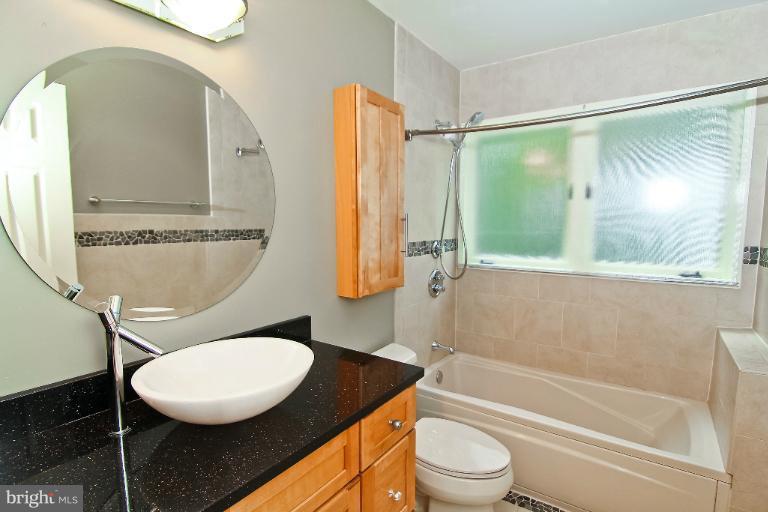 11673 Bennington Woods Road Reston, VA 20194 - Photo 18 of 30 Bath
