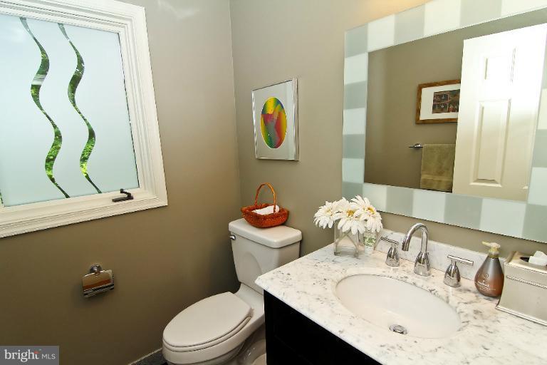 11673 Bennington Woods Road Reston, VA 20194 - Photo 6 of 30 Bath