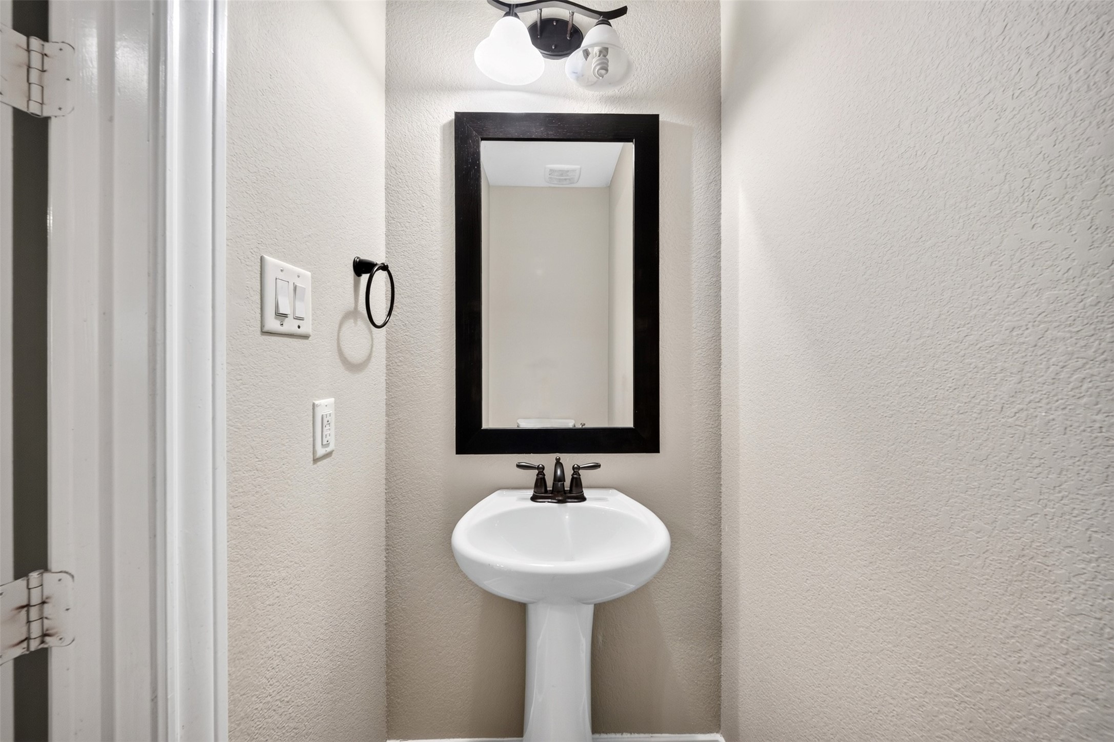 6234 Avon Landing Lane Spring, TX 77379 - Photo 20 of 49 Downstairs you have a guest bathroom, which is painted in neutral tones.