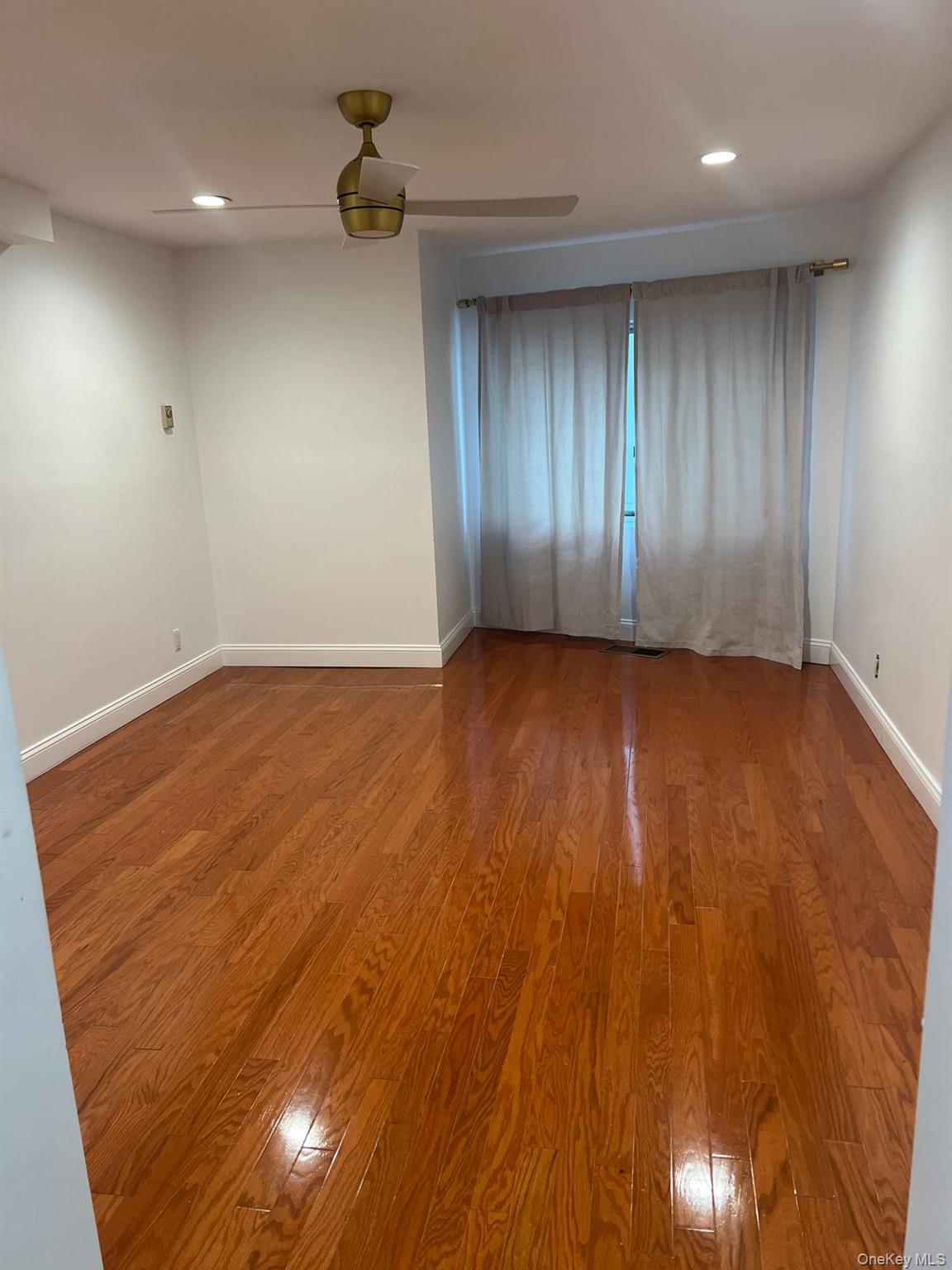 100 Cutter Mill Road, Unit 4H Great Neck, NY 11021 - Photo 17 of 27
