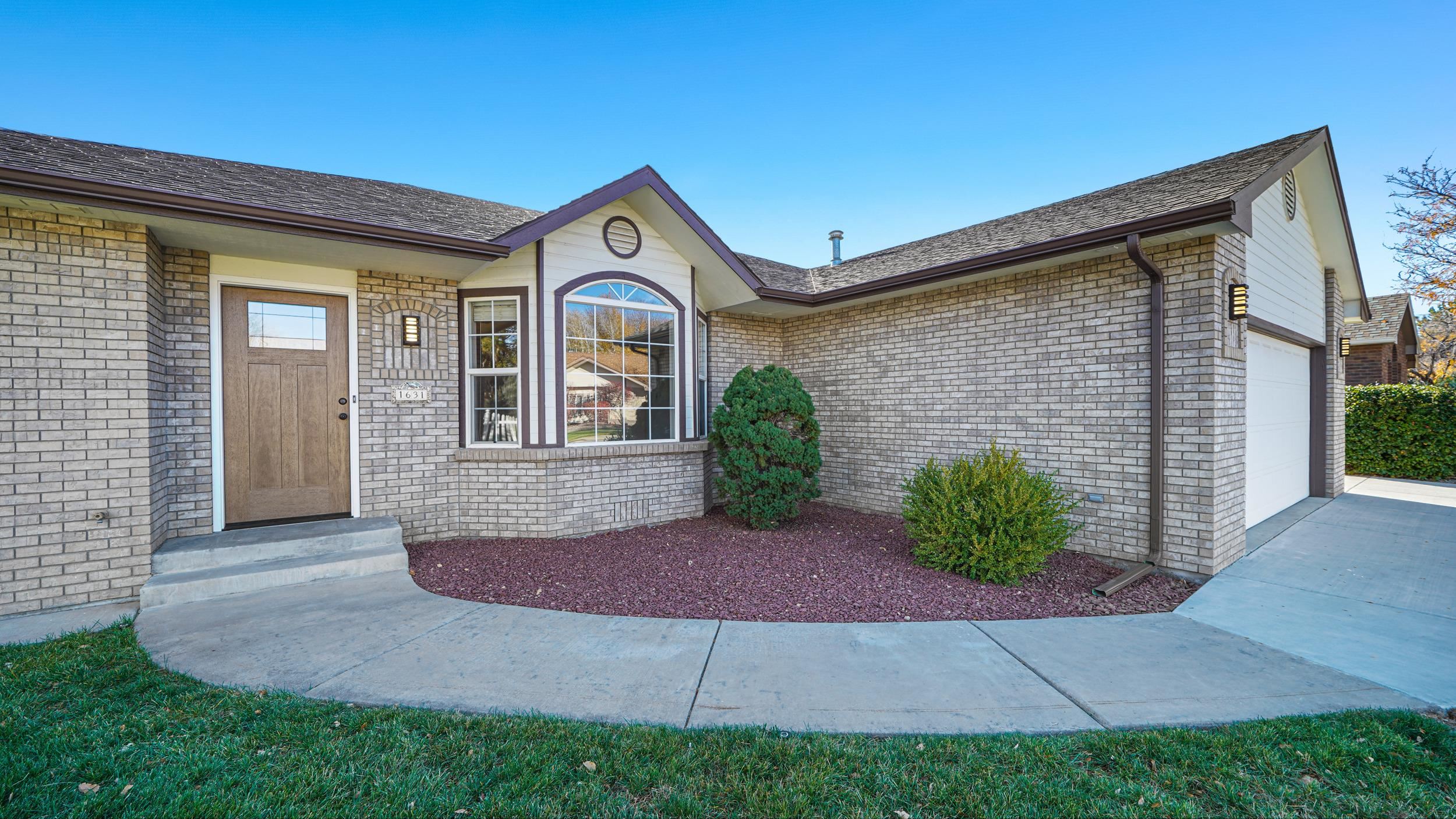 1631 Ptarmigan Ridge Court Grand Junction, CO 81506 - Photo 4 of 33 a front view of a house with garden