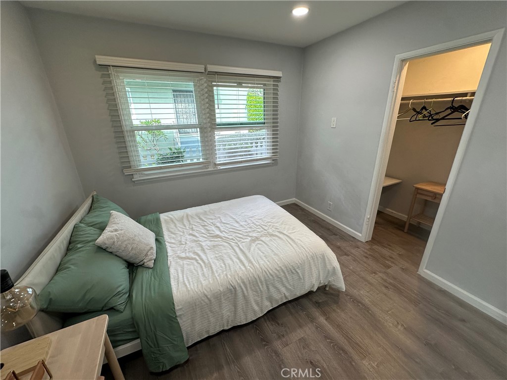 239 3rd Avenue Venice, CA 90291 - Photo 4 of 10 a bedroom with a bed and window