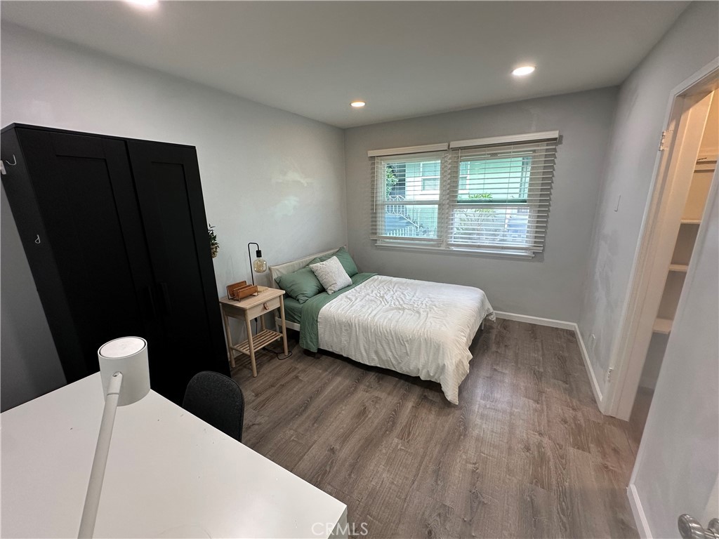 239 3rd Avenue Venice, CA 90291 - Photo 5 of 10 a bedroom with a bed and a window