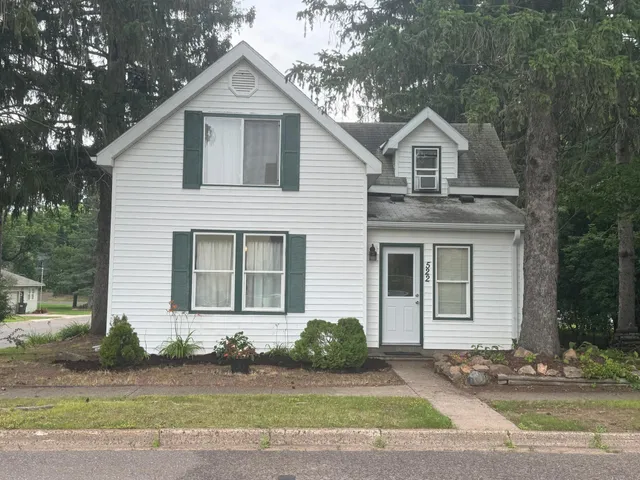 $220,000 | 522 Court Avenue North, Sandstone, MN 55072