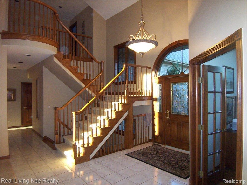 4067 Jacquelynn Court Rochester, MI 48306 - Photo 2 of 24 Entry