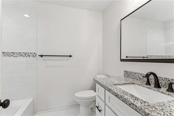 $650,000 | 1220-22 Carrollton Avenue, Metairie, LA 70005