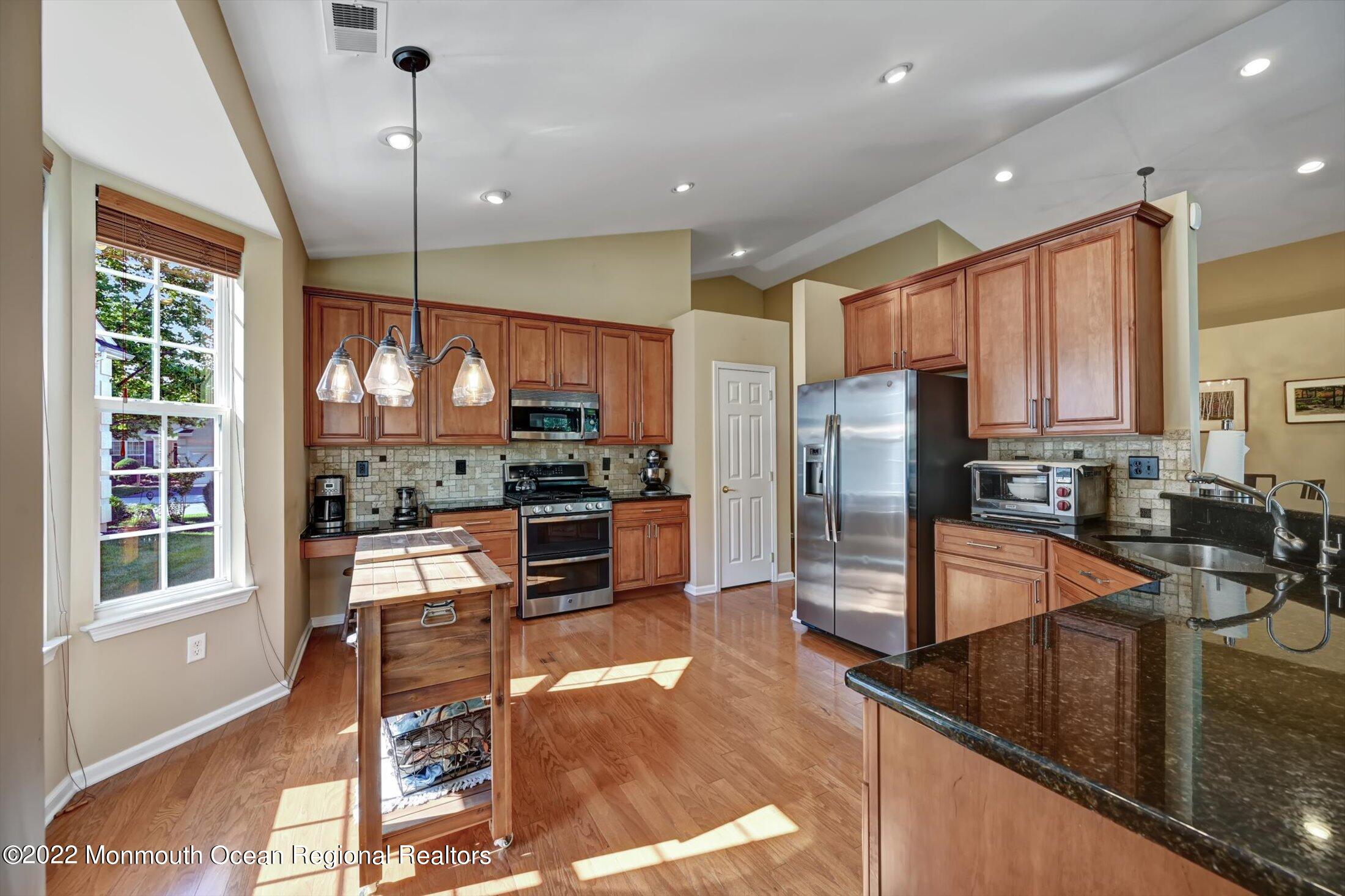 31 Hartack Road Manalapan, NJ 07726 - Photo 17 of 55 17-25797888 - Copy (2)