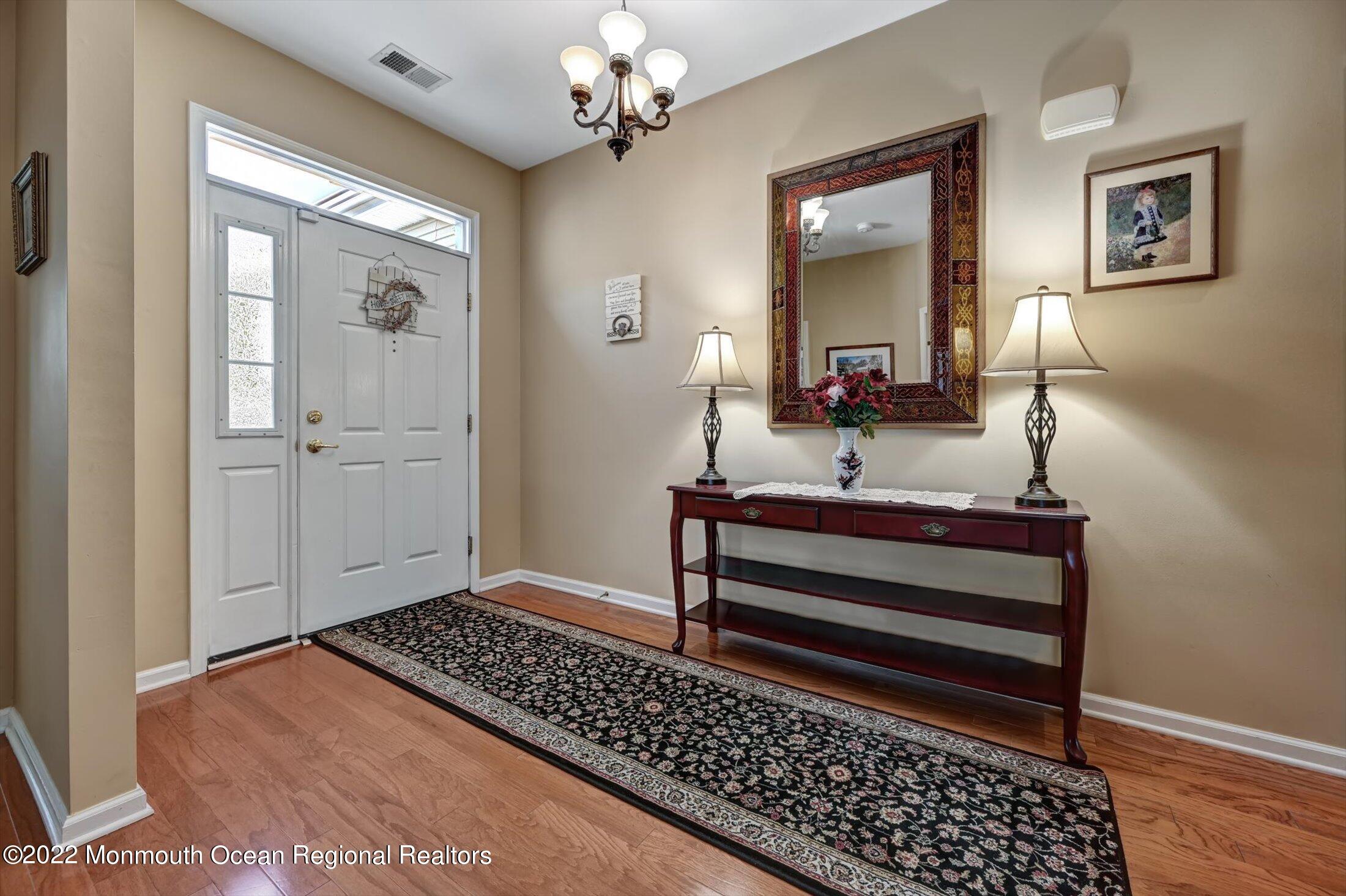 31 Hartack Road Manalapan, NJ 07726 - Photo 4 of 55 04-25797852