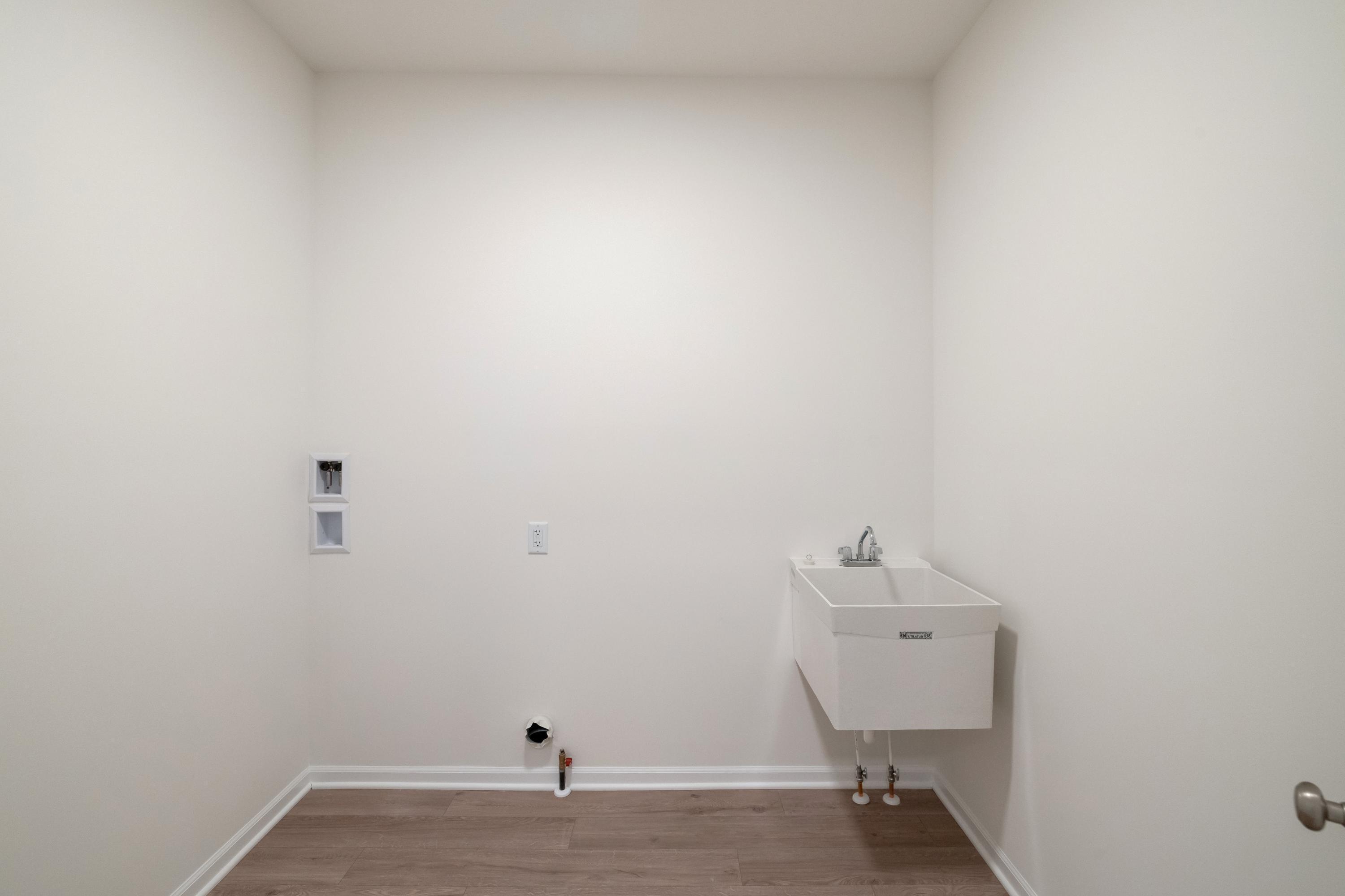 545 East 130th Place Crown Point, IN 46307 - Photo 12 of 25 an empty room with a workbench
