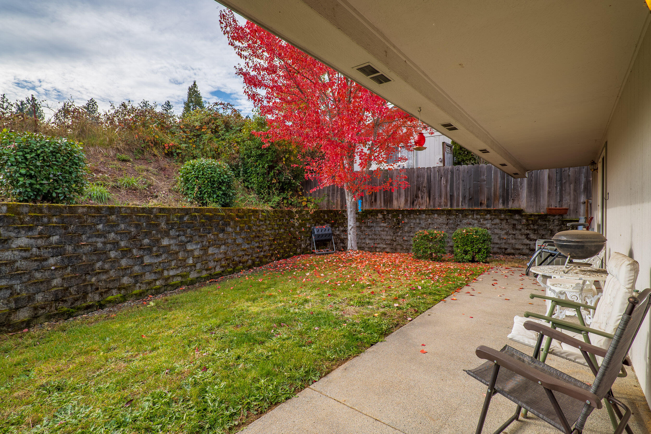 1590 West Harbeck Road Grants Pass, OR 97527 - Photo 27 of 38 Backyard