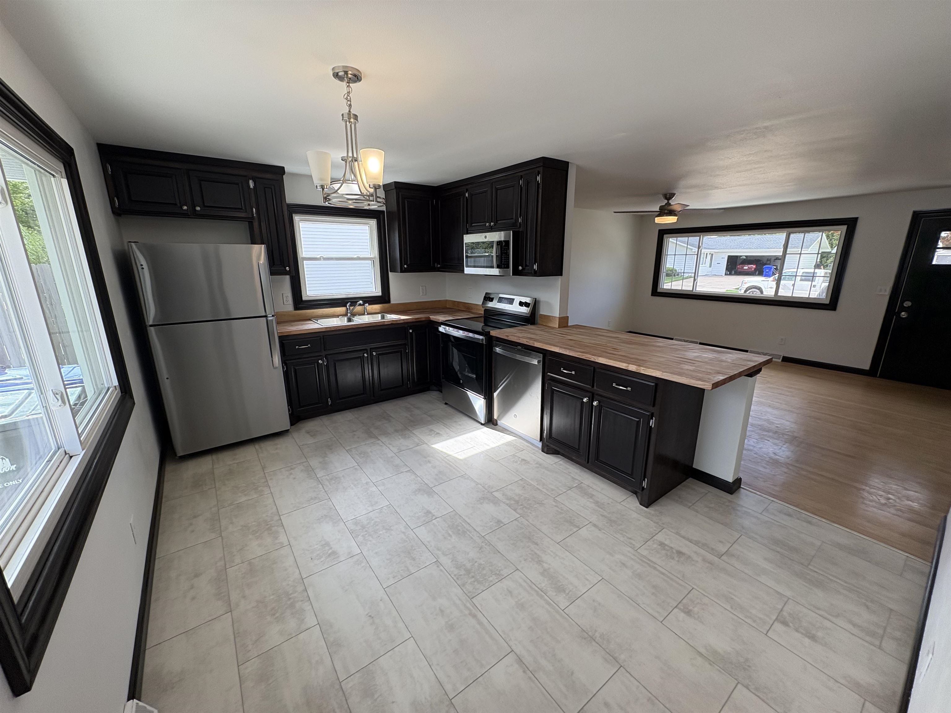 833 West Browning Street Appleton, WI 54914 - Photo 5 of 31
