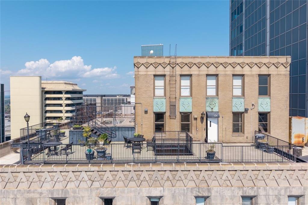 32 Peachtree Street Northwest, Unit 804 Atlanta, GA 30303 - Photo 34 of 40 a front view of a building