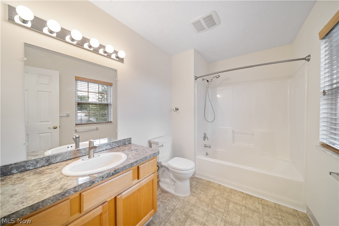 1671 Roselawn Road Cleveland, OH 44124 - Photo 19 of 31 SECOND FLOOR FULL BATH