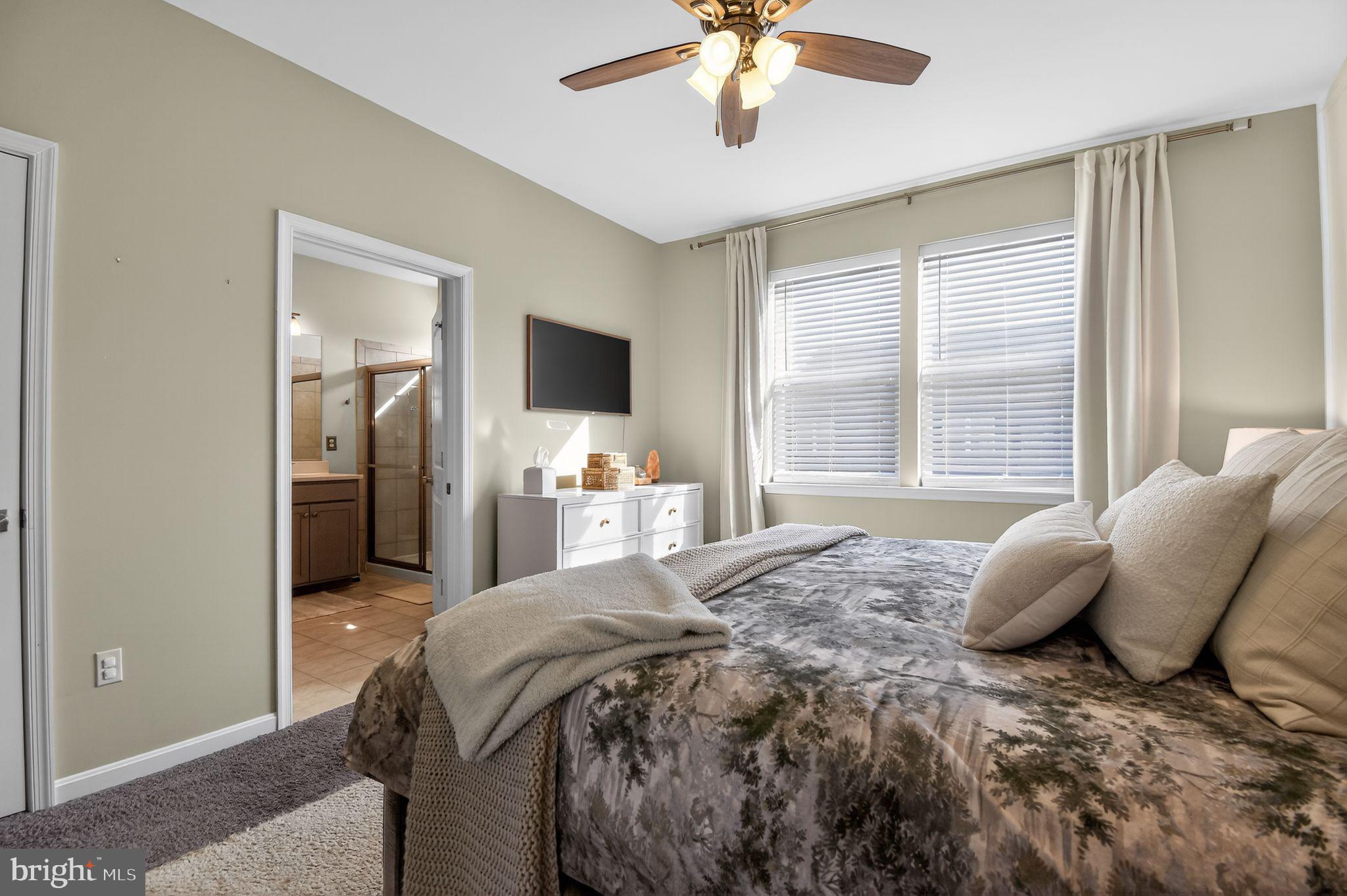 322 Bright Light Court Edgewater, MD 21037 - Photo 27 of 36 Ensuite primary bathroom.