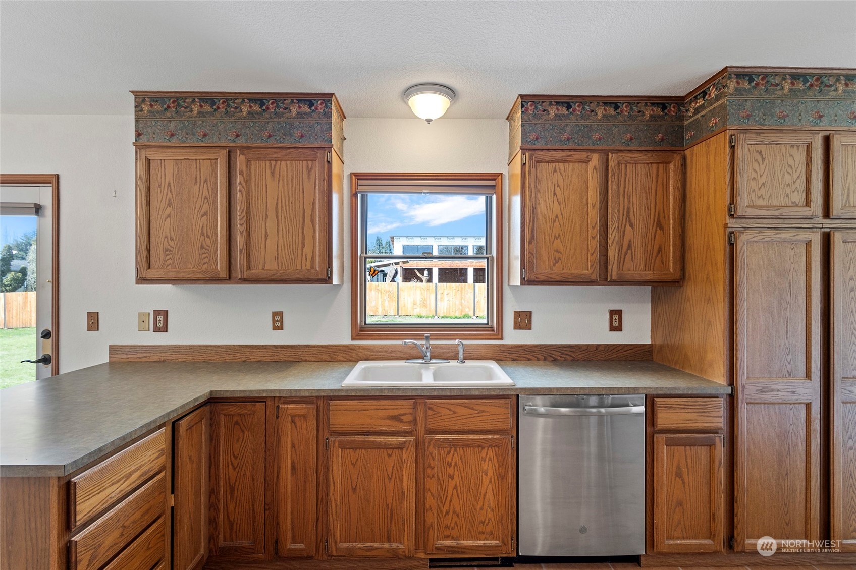 11010 Peter Anderson Road Burlington, WA 98233 - Photo 9 of 32 Gallery Image 9