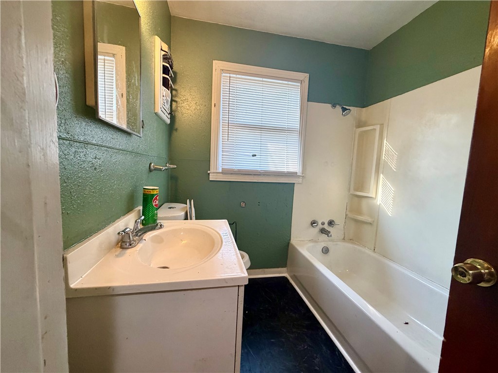 4914 Carroll Lane Corpus Christi, TX 78415 - Photo 4 of 10 a bathroom with a sink and bathtub with toilet
