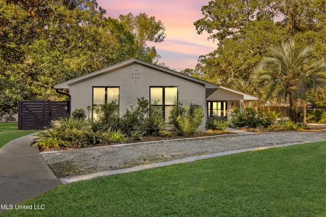 $675,000 | 1105 East Cherokee Glen, Ocean Springs, MS 39564