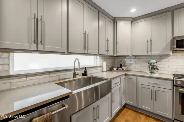 $675,000 | 1105 East Cherokee Glen, Ocean Springs, MS 39564