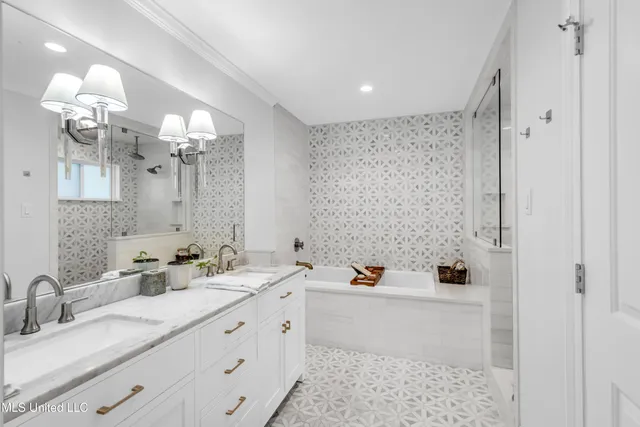 $675,000 | 1105 East Cherokee Glen, Ocean Springs, MS 39564