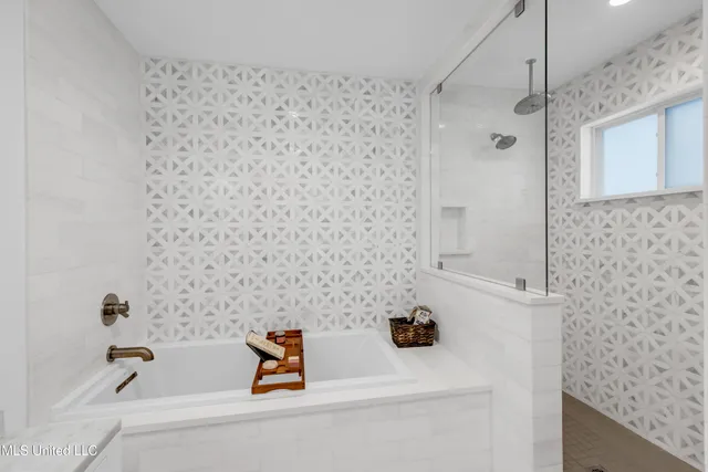 $675,000 | 1105 East Cherokee Glen, Ocean Springs, MS 39564