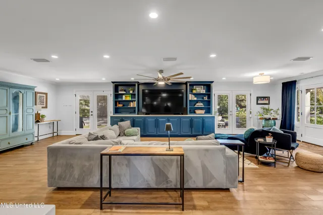 $675,000 | 1105 East Cherokee Glen, Ocean Springs, MS 39564