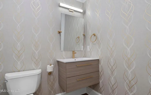 $675,000 | 1105 East Cherokee Glen, Ocean Springs, MS 39564