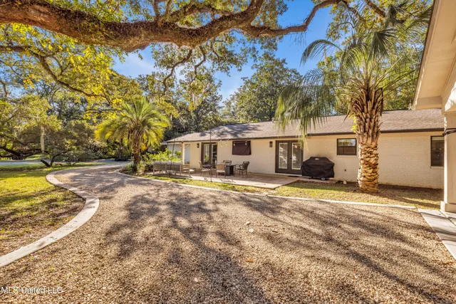 $675,000 | 1105 East Cherokee Glen, Ocean Springs, MS 39564