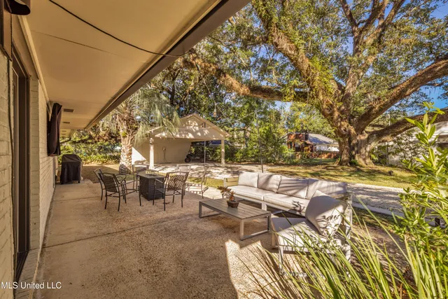 $675,000 | 1105 East Cherokee Glen, Ocean Springs, MS 39564