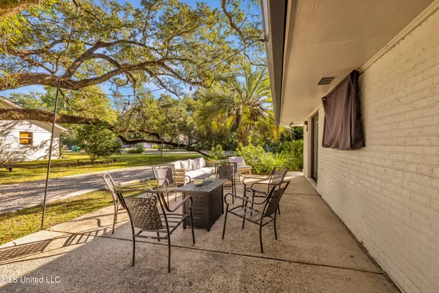 $675,000 | 1105 East Cherokee Glen, Ocean Springs, MS 39564