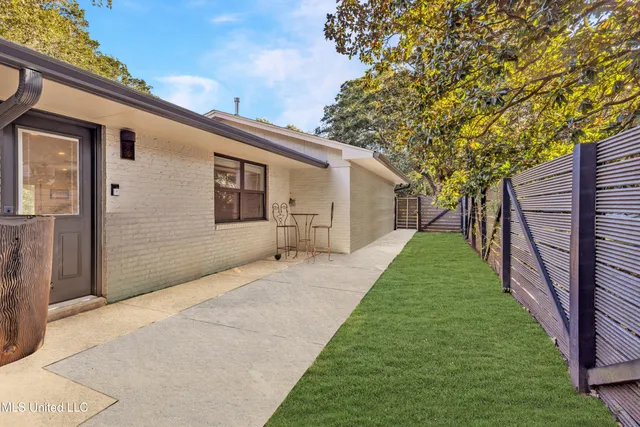 $675,000 | 1105 East Cherokee Glen, Ocean Springs, MS 39564