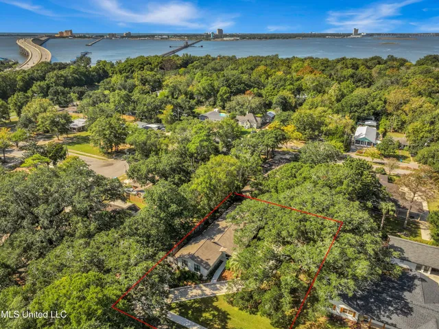 $675,000 | 1105 East Cherokee Glen, Ocean Springs, MS 39564