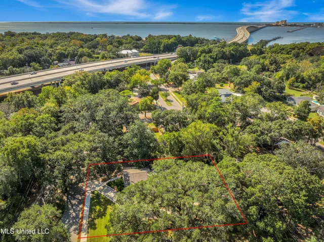 $675,000 | 1105 East Cherokee Glen, Ocean Springs, MS 39564