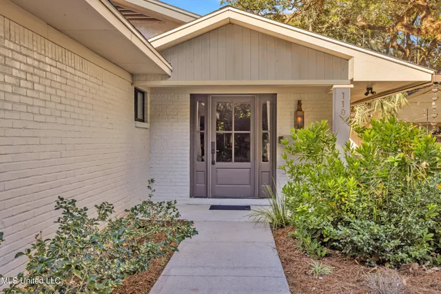 $675,000 | 1105 East Cherokee Glen, Ocean Springs, MS 39564