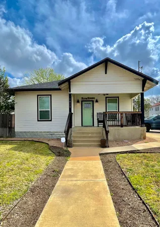 $350,000 | 1408 Ford Street, Llano, TX 78643