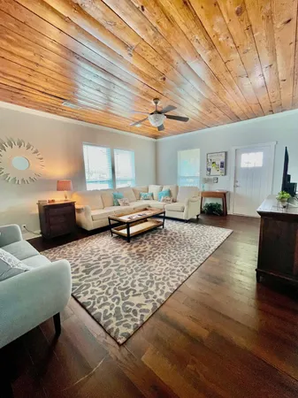 $350,000 | 1408 Ford Street, Llano, TX 78643