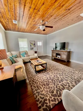 $350,000 | 1408 Ford Street, Llano, TX 78643