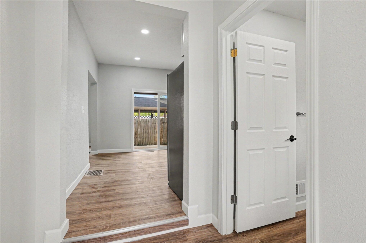 112 North Andrews Street Three Rivers, MI 49093 - Photo 10 of 19