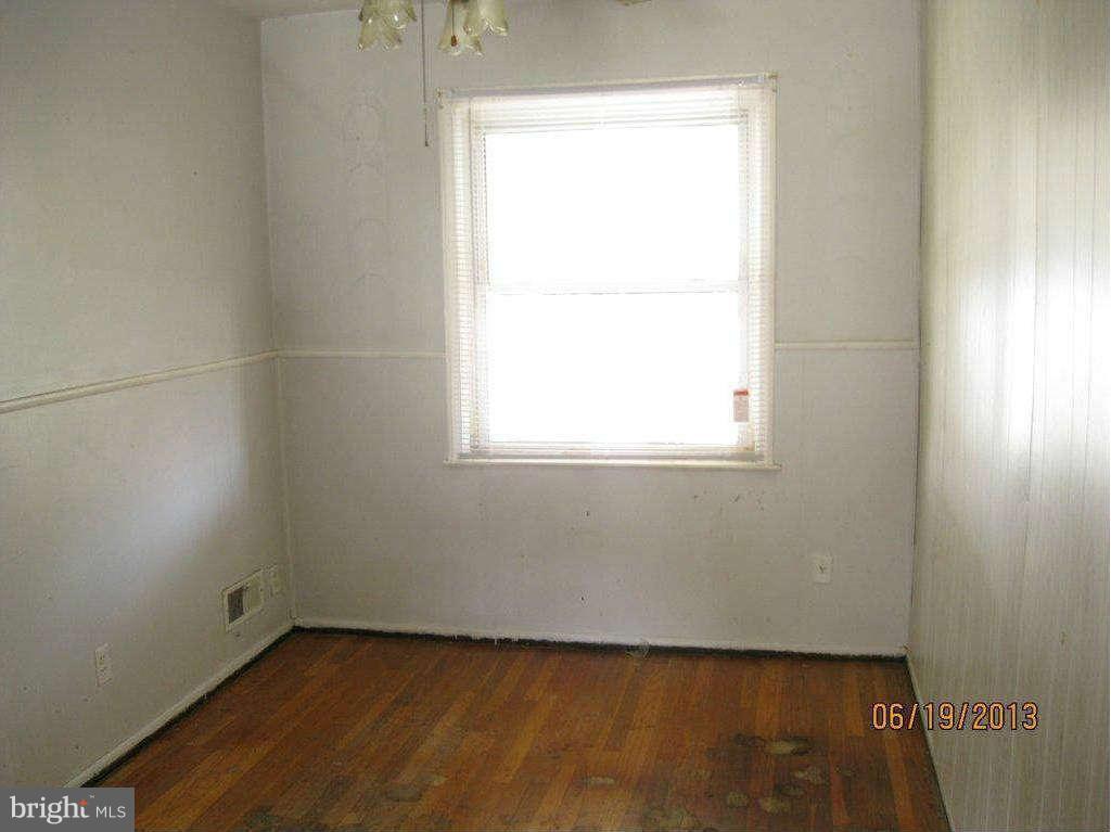 734 Arncliffe Road Baltimore, MD 21221 - Photo 3 of 11 Dining Room