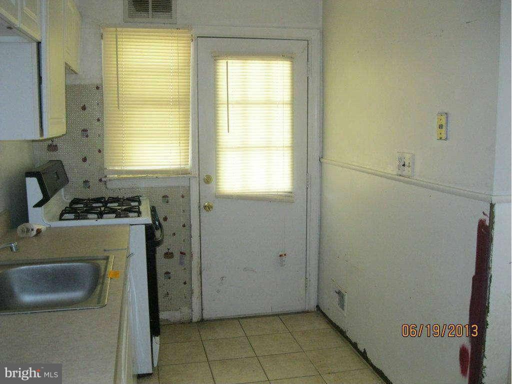734 Arncliffe Road Baltimore, MD 21221 - Photo 4 of 11 Kitchen