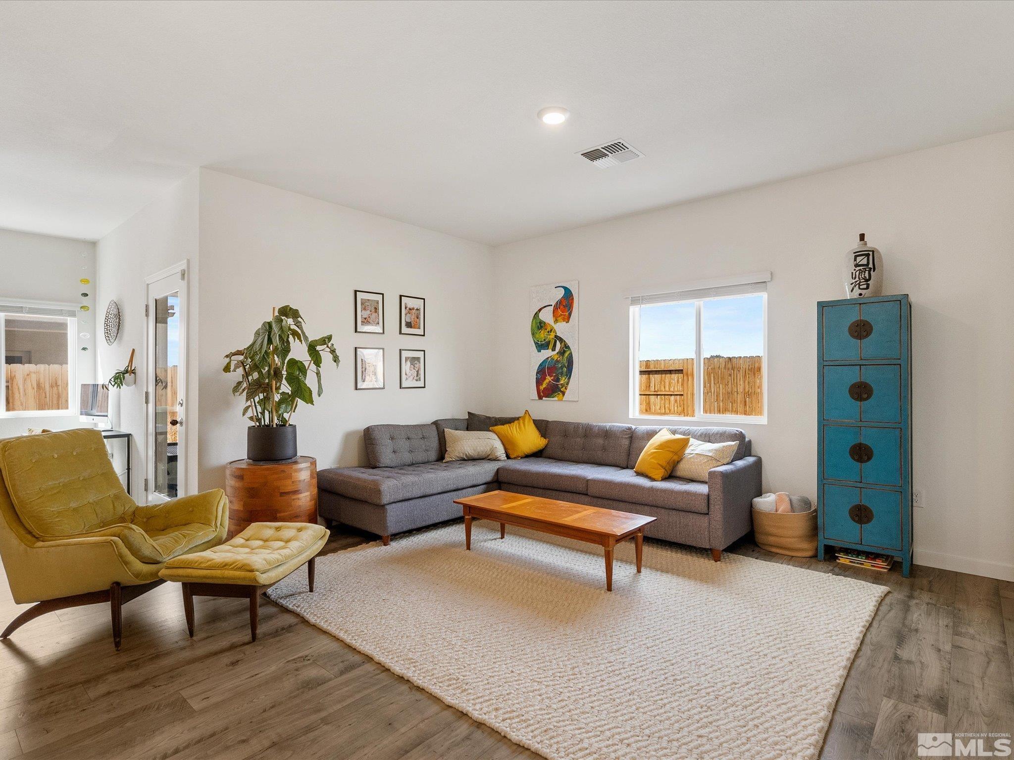 1173 Alder Drive Fallon, NV 89406 - Photo 14 of 40 a living room with furniture and a window