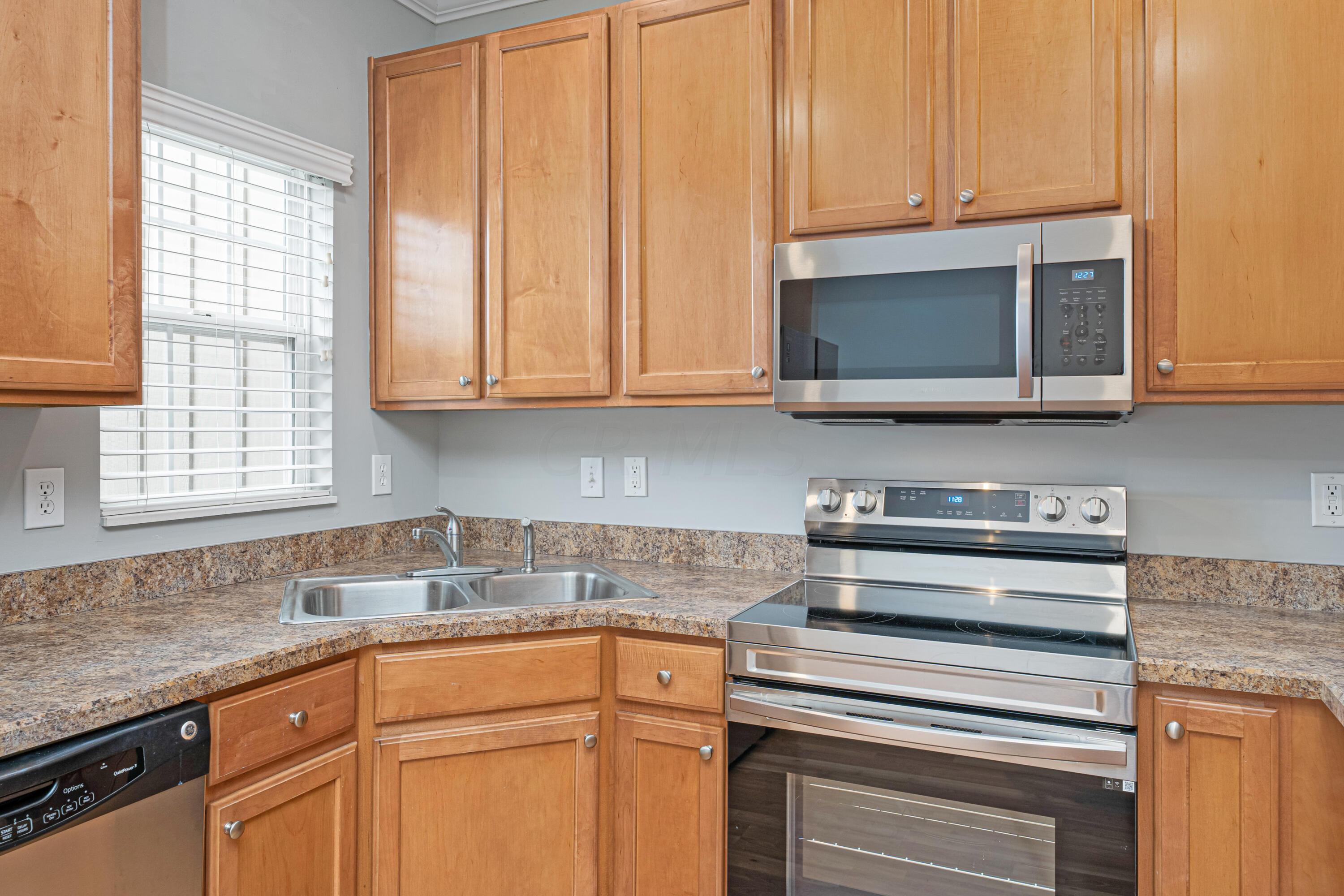 57 Traditions Way Powell, OH 43065 - Photo 11 of 33 Eat-in Kitchen